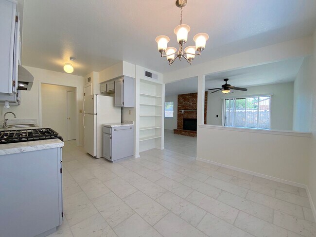 Building Photo - 5012 Salem Dr
