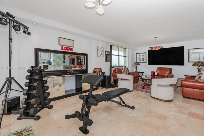 Building Photo - 11111 Biscayne Blvd