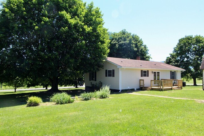 Building Photo - Stunning Home with Breathtaking Blue Ridge Mountain Views!   3 Bedrooms | 2 Baths