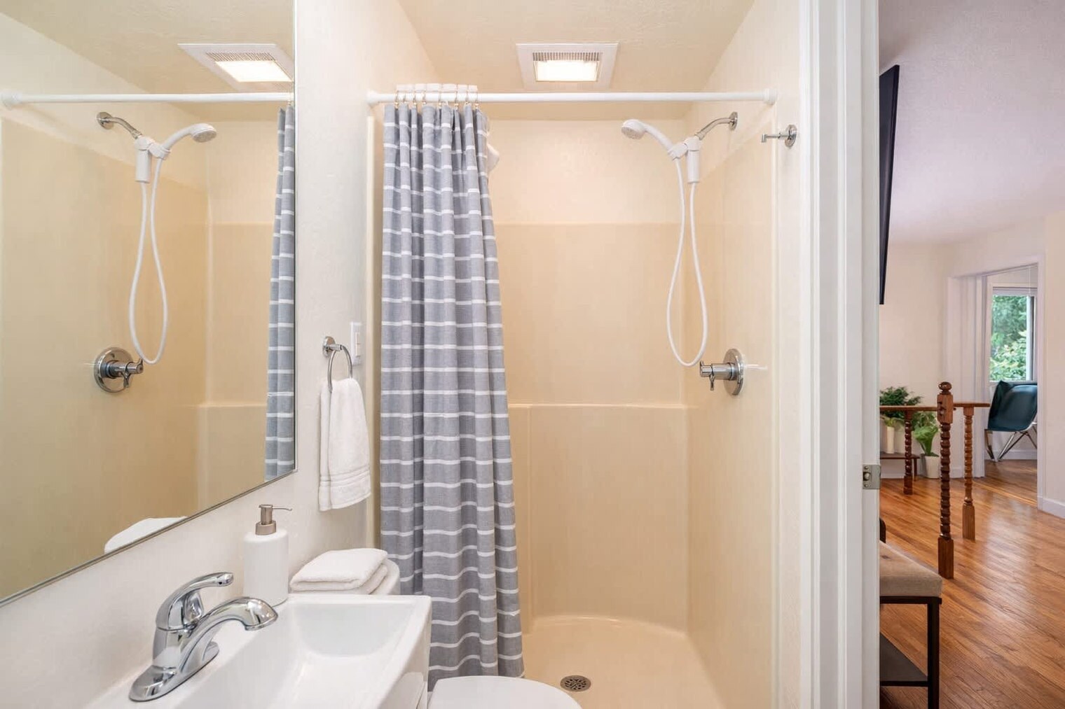 Building Photo - 1500 Palisades Dr