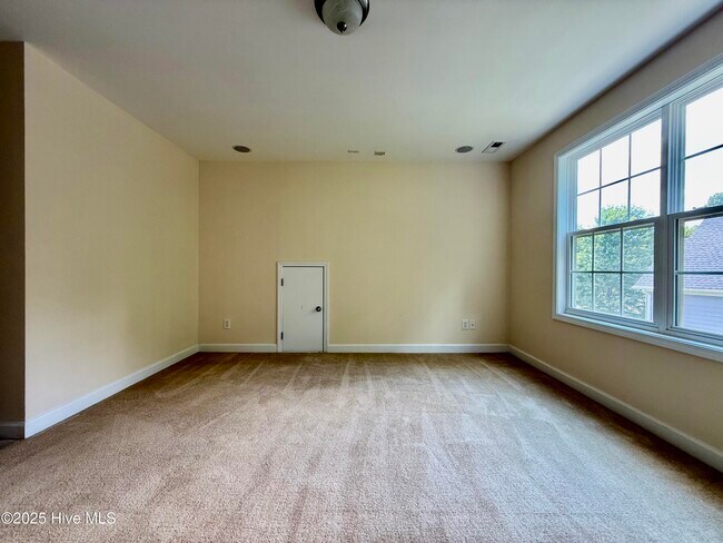 Building Photo - 410 Harkness Cir