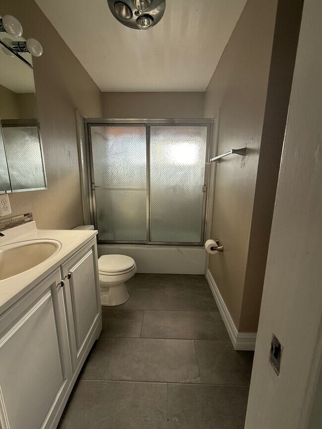 Building Photo - Victorville Green Tree Home- Refurbished 4 Bedrooms, 2 Bathrooms, New Paint,