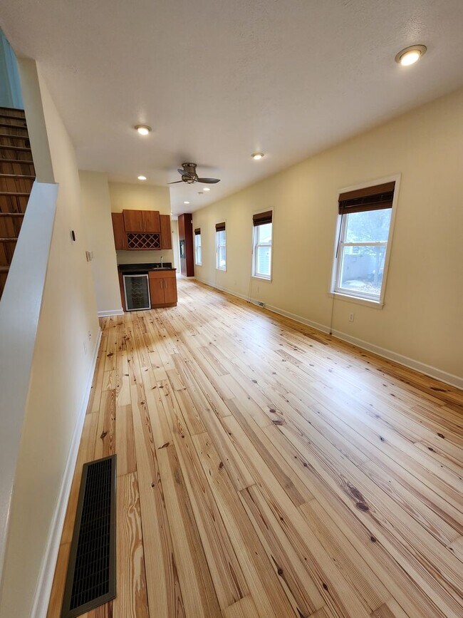Building Photo - Gorgeous Home For Rent in Ohio City! 2 Master Suites!