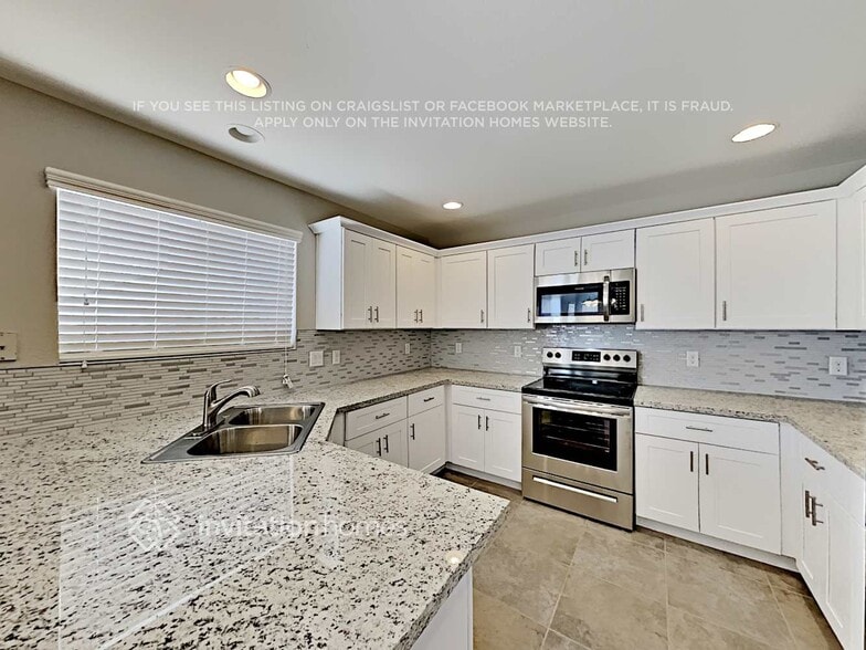 Building Photo - 917 S 224th Ln