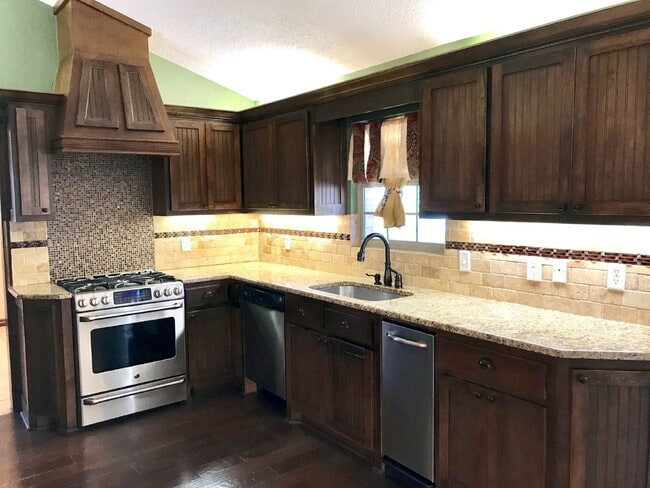 Building Photo - Remodeled Gem in NW OKC