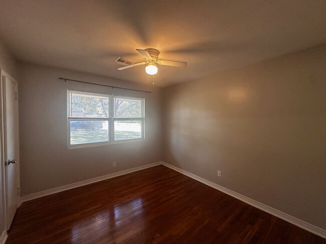 Building Photo - 2113 Hagan Dr