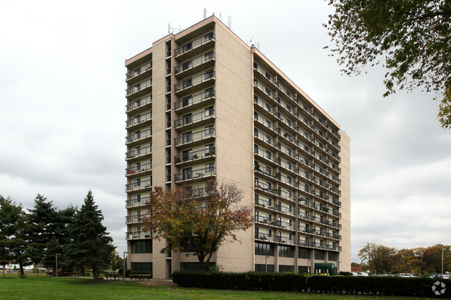 Primary Photo - Shalom Towers