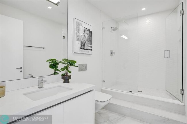 Building Photo - 701 N Fort Lauderdale Beach Blvd