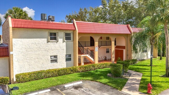 Building Photo - 235 Lake Dora Dr