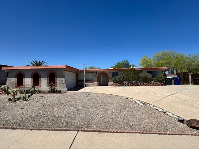 Building Photo - 3120 S Portia Ave
