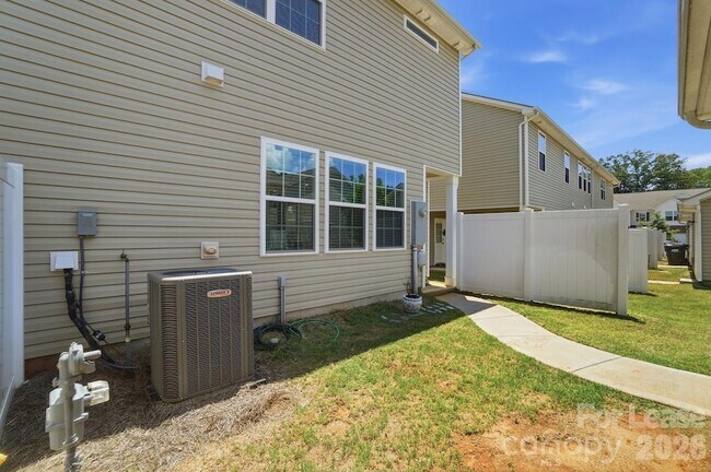 Building Photo - 15764 Country House St