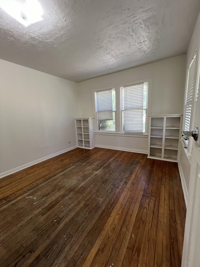 Building Photo - 135 Rainbow Dr