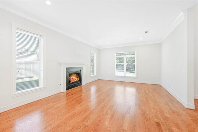Building Photo - 201 Mayerling Dr