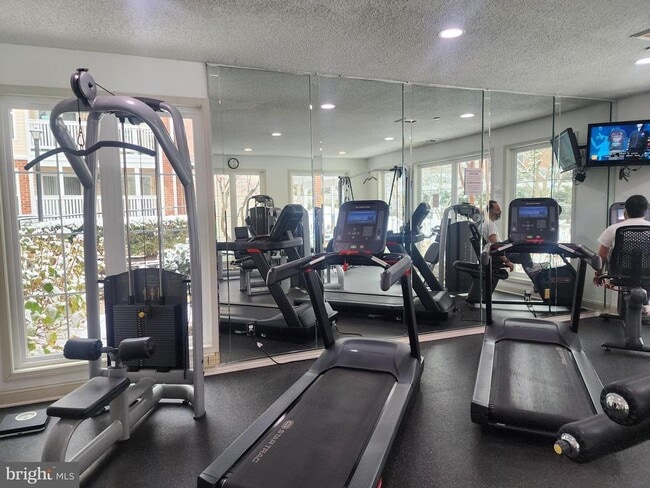 Building Photo - 1504 Lincoln Way