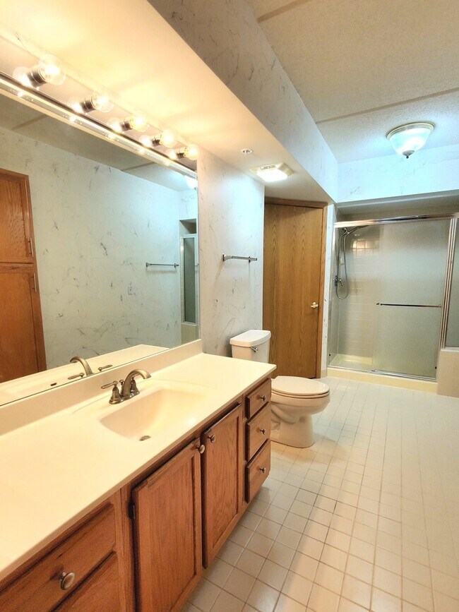 Building Photo - 5000 Oakton St