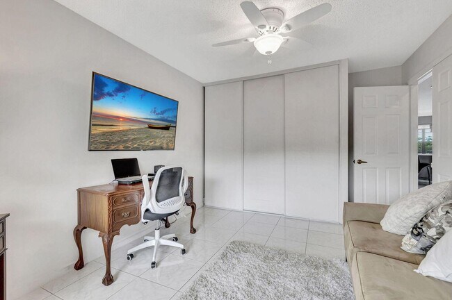 Building Photo - 8320 Waterline Dr