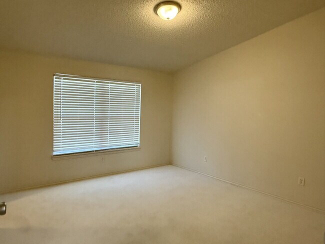 Building Photo - Modern Elegance Meets Location: High Ceilings, Updated Fixtures, Move-In Ready!