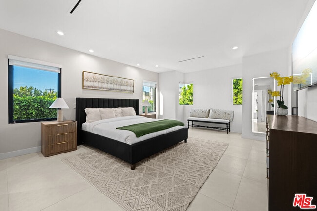 Building Photo - 201 S Bedford Dr