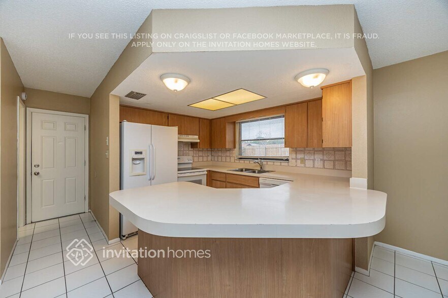 Building Photo - 7023 Bramblewood Dr