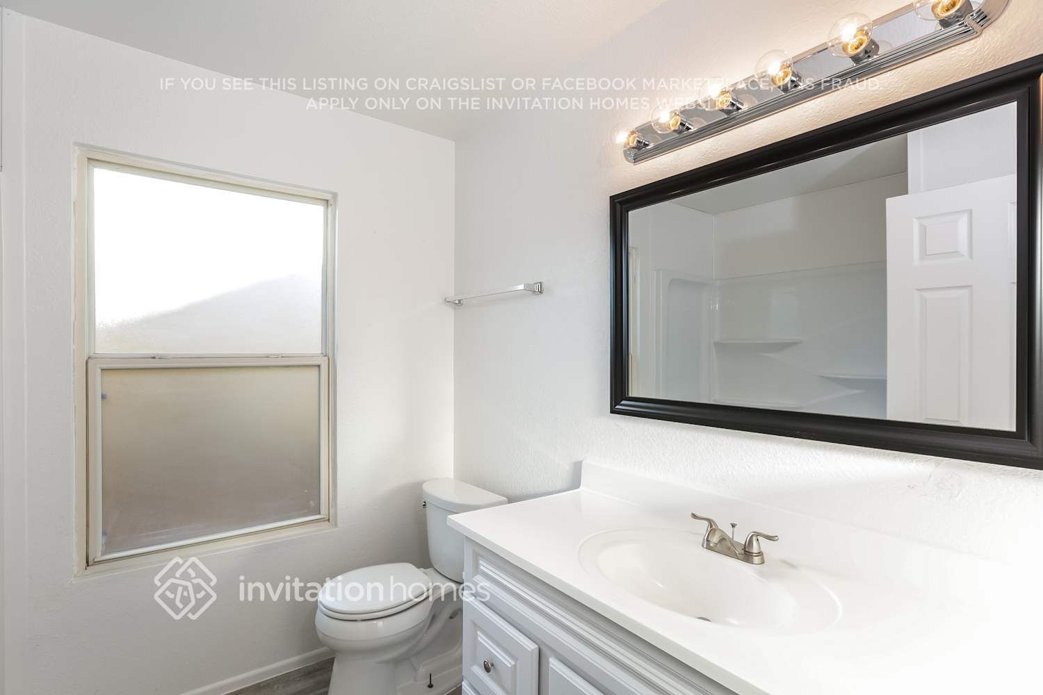 Building Photo - 8226 W Larkspur Dr