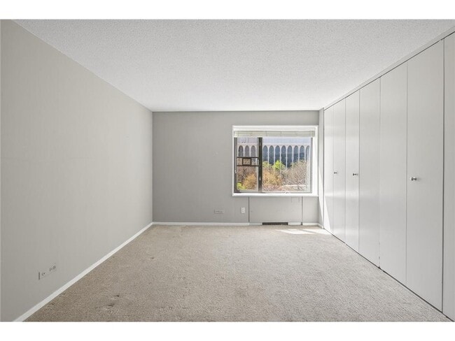 Building Photo - 19 S 1st St