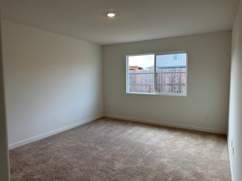 Building Photo - 221 Dylan St