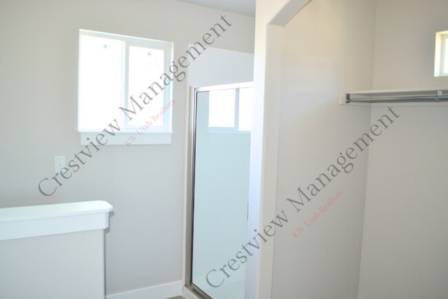 Building Photo - 448 McClellan Ct