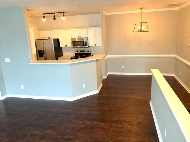 Building Photo - 3 Bedroom 2 Bathroom Condo