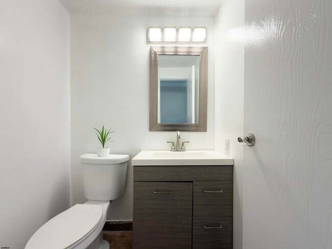 Building Photo - 1649 N Missouri Ave