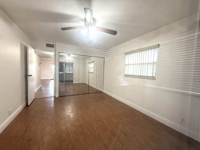 Building Photo - 569 Monaco Way