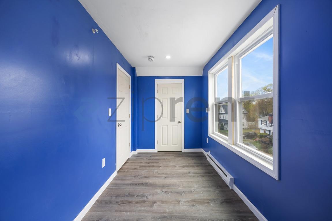Building Photo - Unit 3