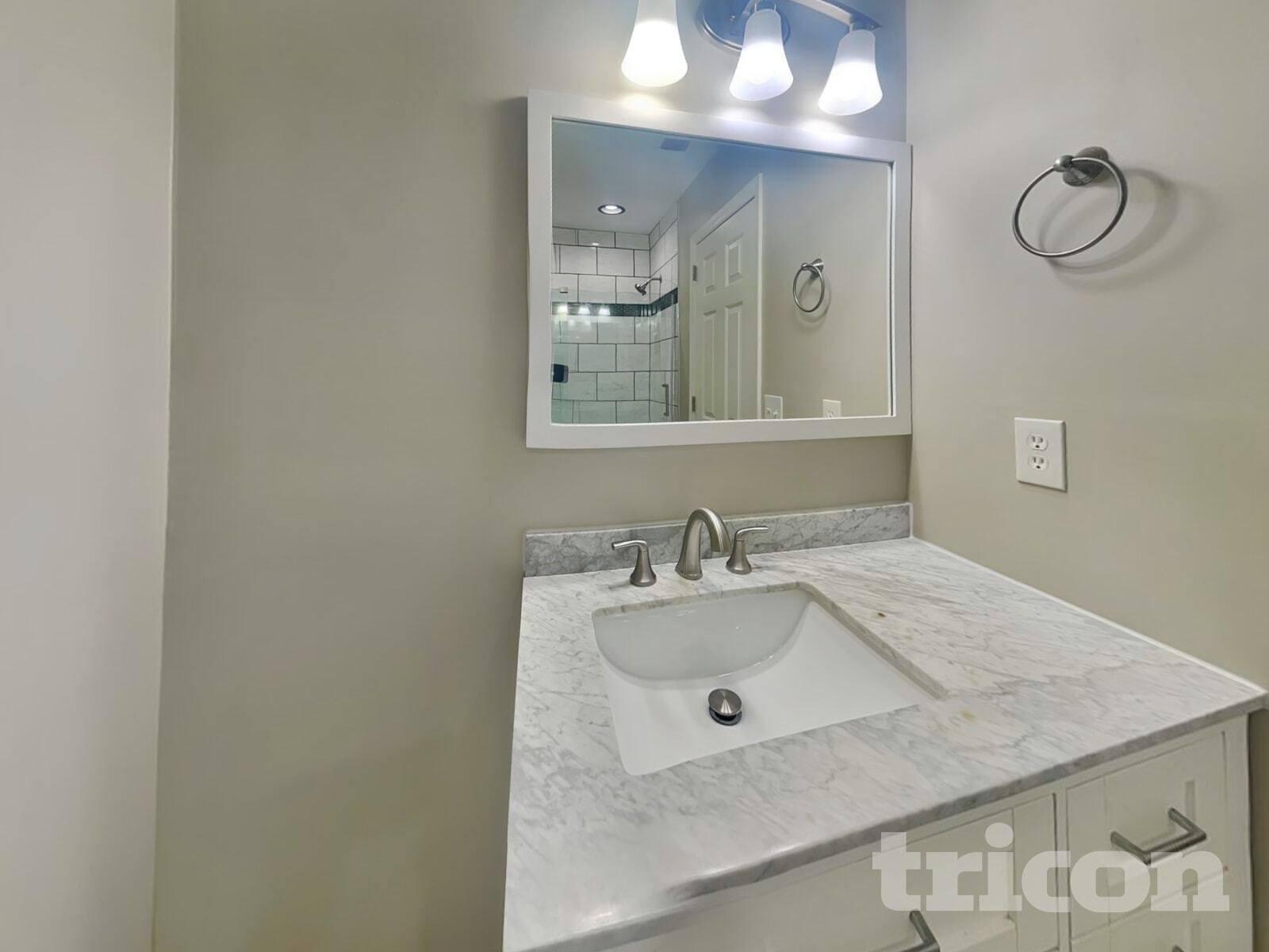 Building Photo - 2113 Putnam Ln