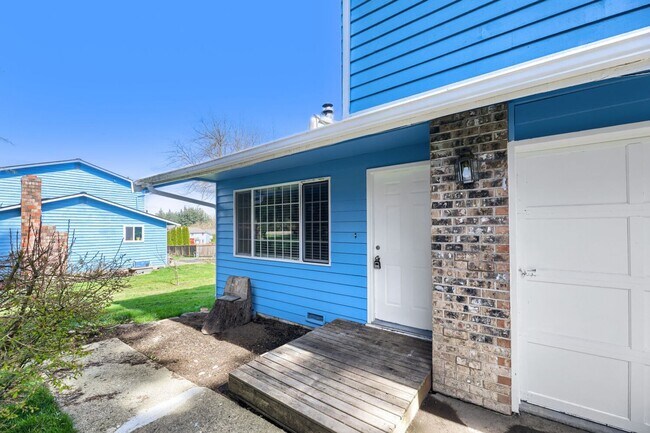 Building Photo - 14115 Admiralty Way