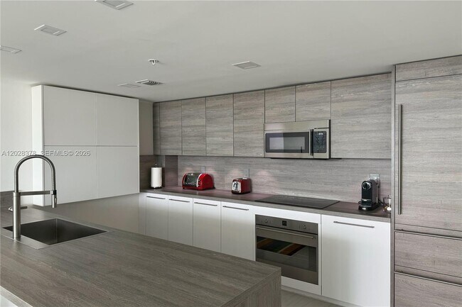 Building Photo - 400 Sunny Isles Blvd