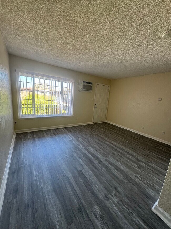 Building Photo - Welcome to SkyView Villa & Somerset Apartm...