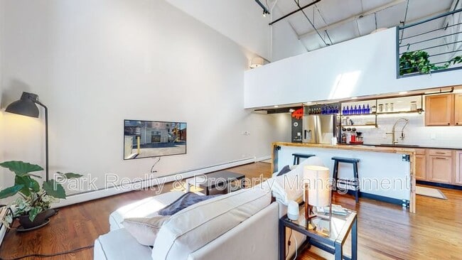 Building Photo - 3377 Blake St