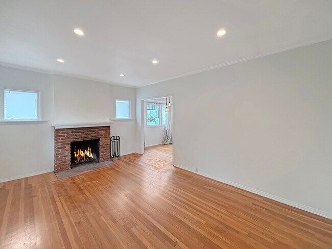 Building Photo - Stunning 3BD/1.5BA Home in North Park W/ W...