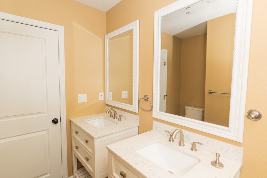 Master Bathroom - 938 S Bernal Ave