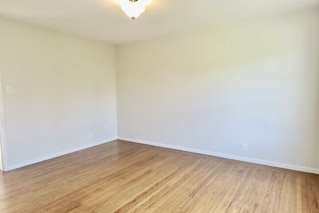 Building Photo - 52 Oakmont Dr