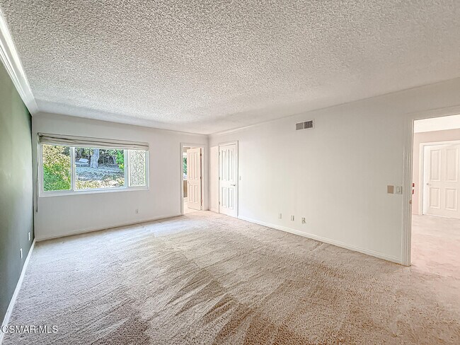 Building Photo - 2367 Silver Spring Dr