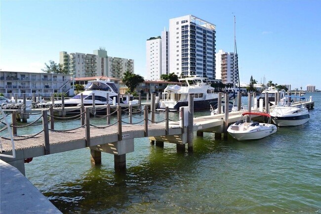 Building Photo - 7900 Harbor Island Dr