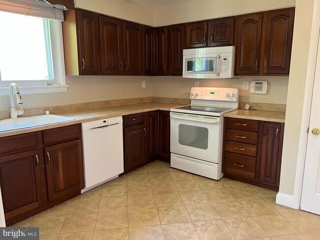 Building Photo - 4616 Willow Run Dr