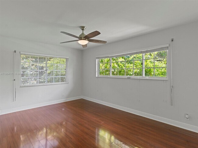 Building Photo - 9310 SW 70th Ave