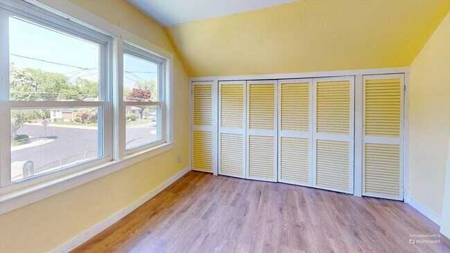 Building Photo - 55 Brentwood St