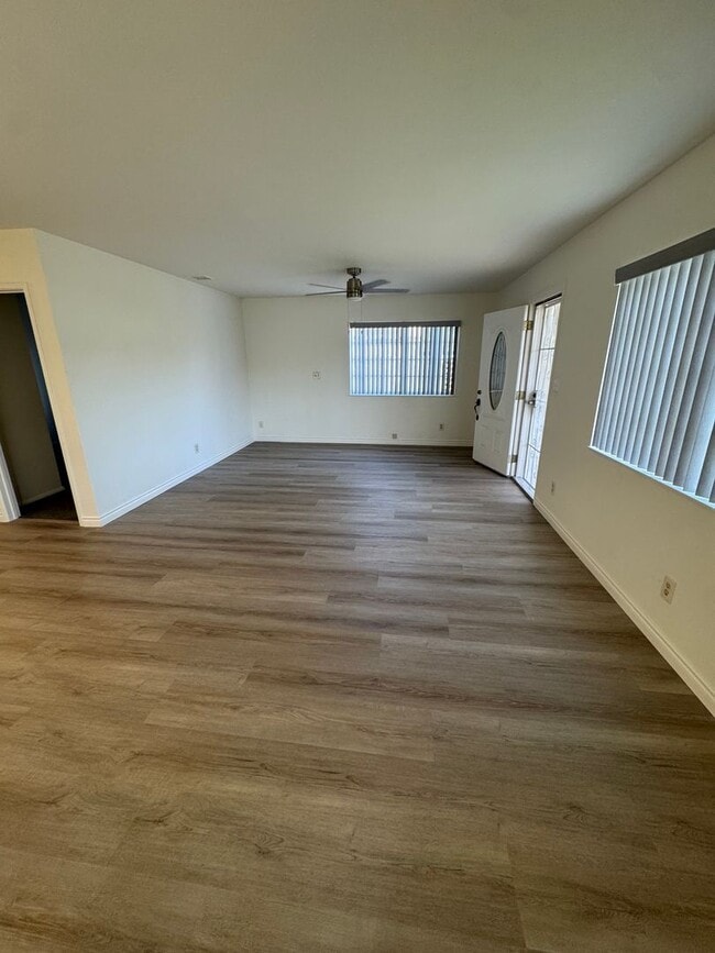 Building Photo - 5 Bedroom, 3.5 Bath, Beautiful 1,856 SQ FT...