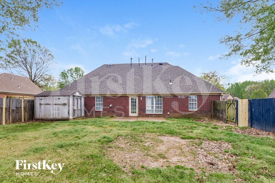 Building Photo - 7601 Broken Hickory Dr