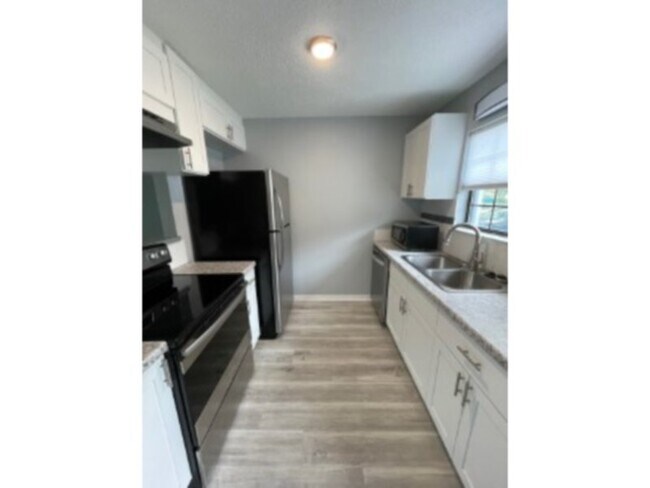 Building Photo - 2 Bed, 2 Bath, New Smyrna Beach Golf Cours...