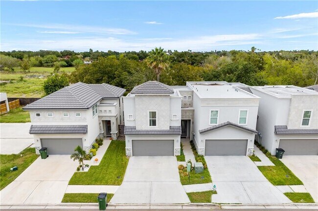 Building Photo - 2323 Corales St