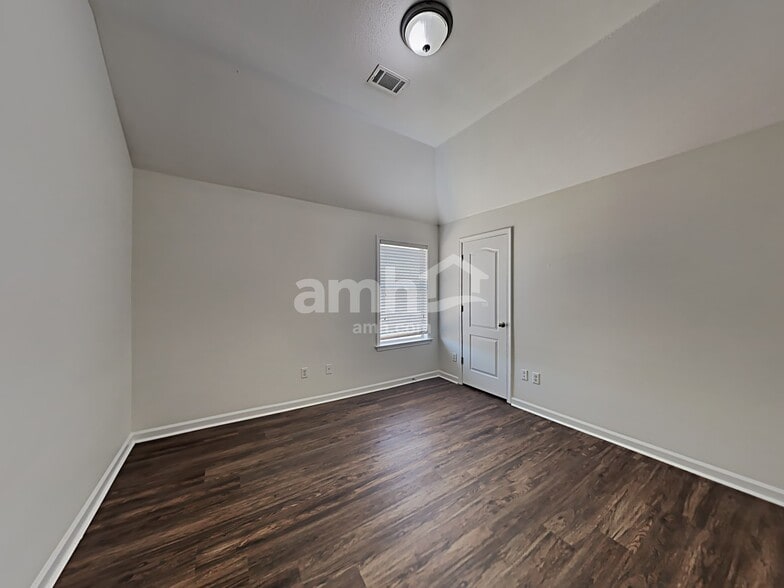 Building Photo - 9664 Woodland Creek Ln