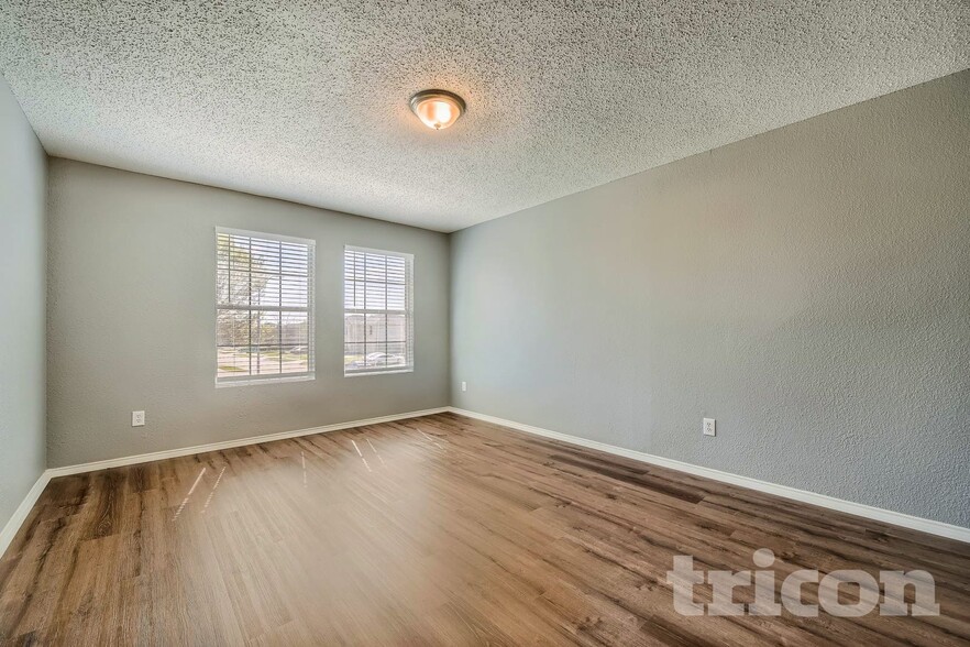Building Photo - 3040 Clemente Dr